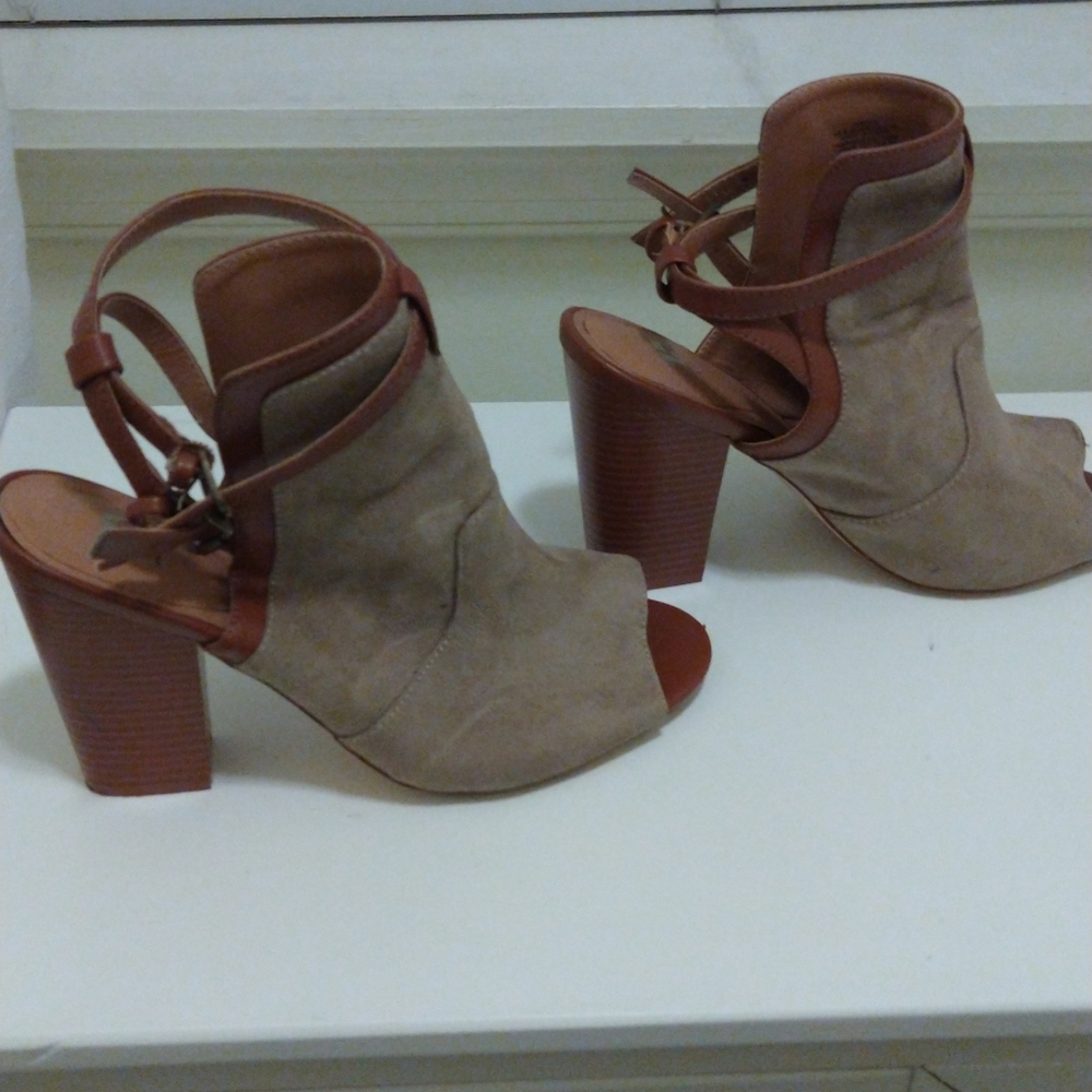 Sandals - Picture 2 of 2
